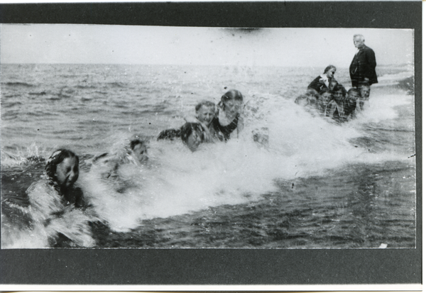 Gallingen Kr. Bartenstein, Gallinger Schulmädchen an der Ostsee bei Kahlberg