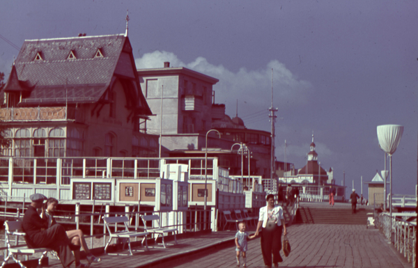 Cranz Kr. Samland, Strandpromenade in Richtung des Hotels "Schloss am Meer"