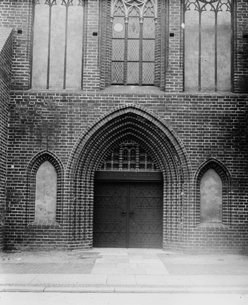 Königsberg, Dom Westportal, nach der Wiedeherstellung