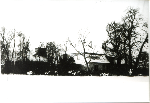 Auglitten Kr. Bartenstein, Ev. Kirche und Pfarrhaus von Norden aus gesehen