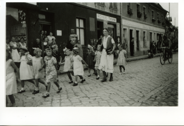 Schippenbeil, Schulfest, Umzug der Kinder