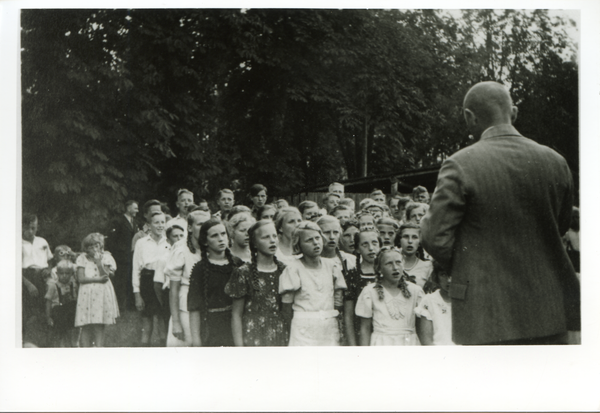 Schippenbeil, Kinderfest , Gesangsdarbietungen der Kinder auf der Festwiese