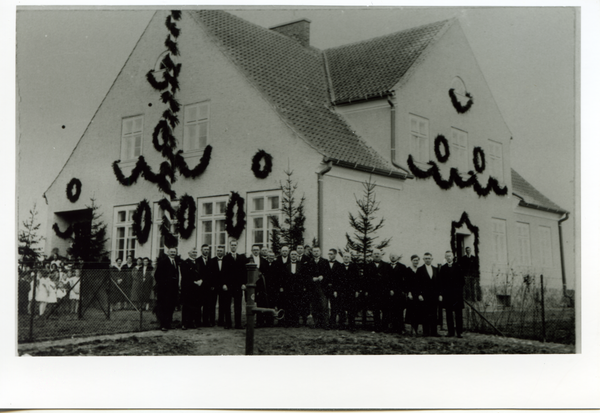 Langhanken, Einweihung des neuen Schulhauses