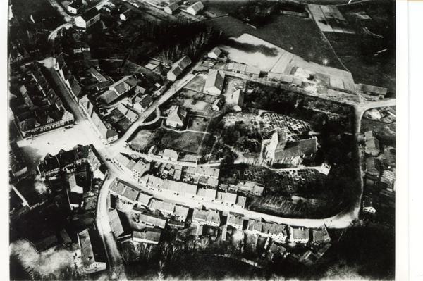 Domnau, Stadt, Ev. Kirche und Umgebung (Luftbild)