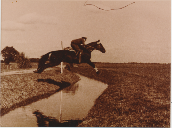 Groß Trakehnen, Reitjagd, Sprung über den Judenbach