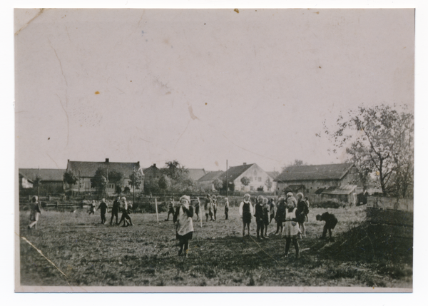 Löwenstein, Kinder auf dem Schulhof