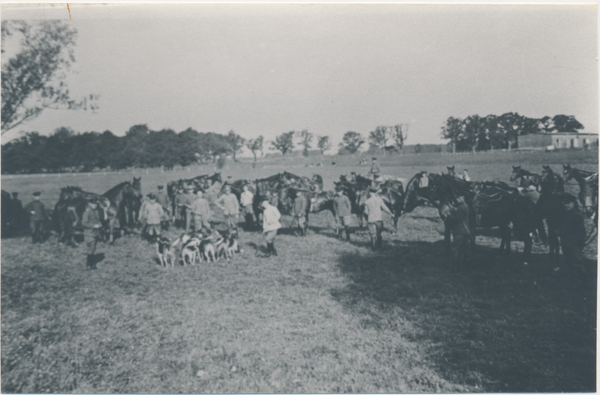 Groß Trakehnen, Jagdreiten, Am Sammelplatz nach dem Ritt