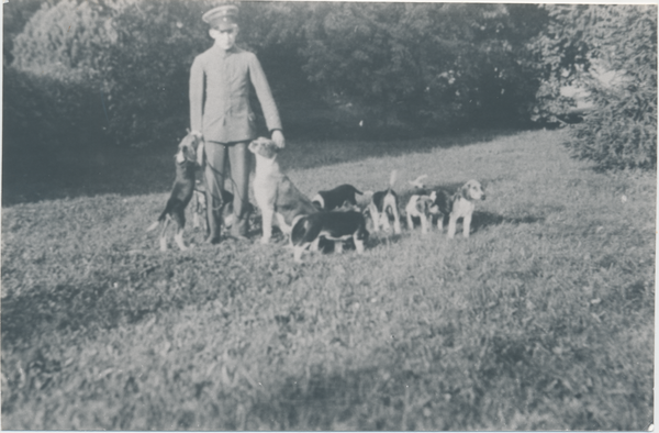 Groß Trakehnen, Fritz Wallat mit seinen Hunden