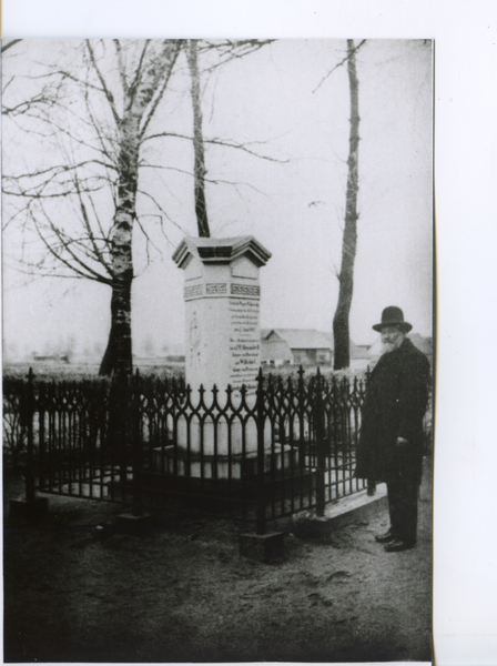 Friedland (Ostpr.), Denkmal für den russ. Generalmajor Makowski auf dem St.-Lorenz-Friedhof