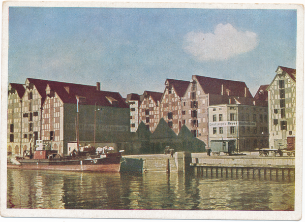 Königsberg (Pr.), Blick vom Kai (nördlicher Teil) auf Speicher Bohlwerksgasse, Lastadienstraße und Einmündung Altstädtische Tränkgasse