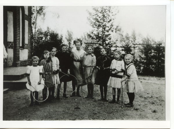 Friedland (Ostpr.), Kindergeburtstag bei Loerkes (Fam. des 1914 verstorbenen Friedländer Bürgermeisters)