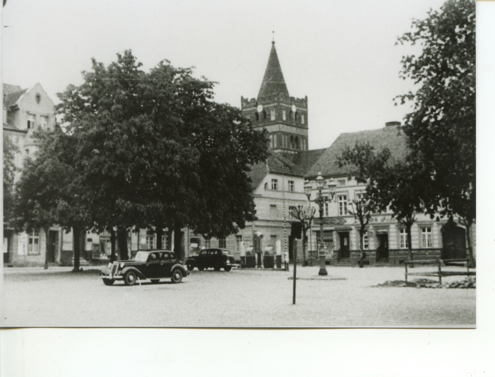 Friedland (Ostpr.), Marktplatz mit Blick zur ev. Kirche
