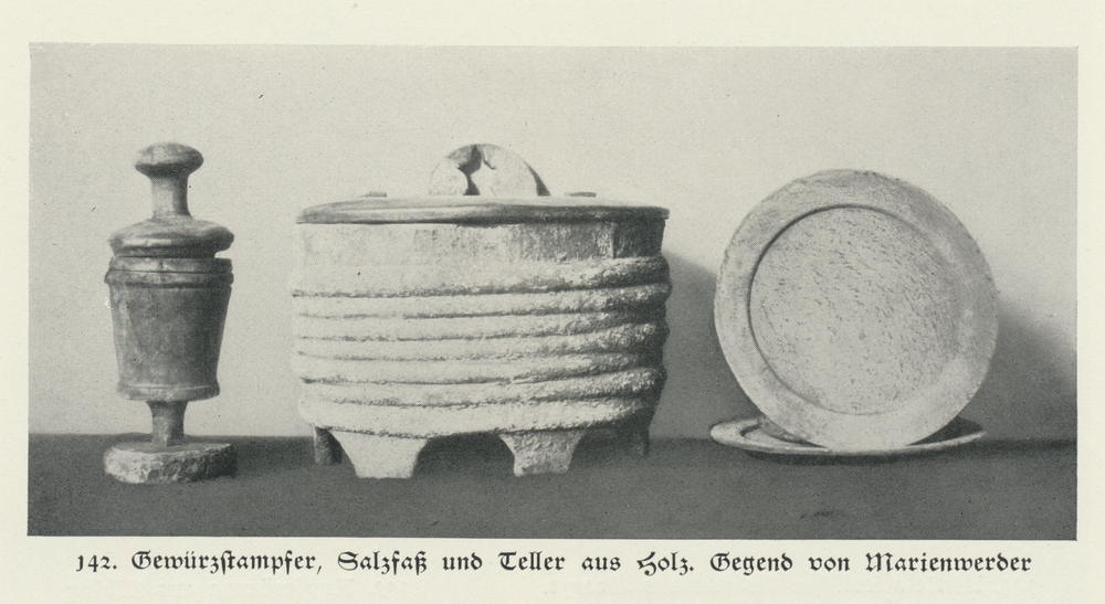 Marienwerder (Kreis), Gewürzstampfer, Salzfass und Teller aus Holz