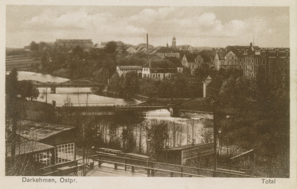 Darkehmen, Stadtansicht mit Brücke, Wasserfall (Wehr) und Mühle