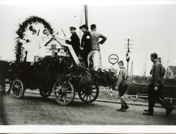 Friedland (Ostpr.), Wagen des Baugeschäfts Otto Krauskopf im Maiumzug