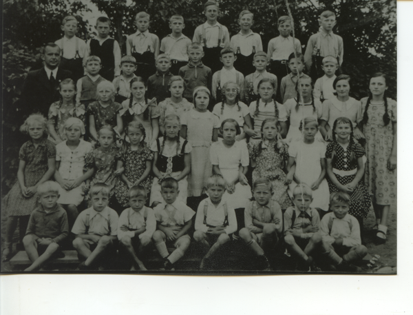 Heyde Kr. Bartenstein, Volksschule, Klassenbild