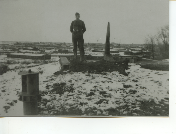 Kamstigall, Marine-Flak-Batterie, Marinehelfer Siegfried Wessling, Bartenstein, vor dem FlaMw-Stand