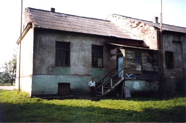 Heyde Kr. Bartenstein (Костюковка),  Gutshaus, Küchenanbau mit Eingang an Stelle des ehem. Speisekammerfensters