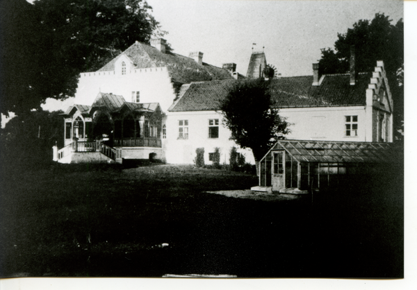 Sehmen,  Gutshaus, Veranda und Wirtschaftsanbau von SO