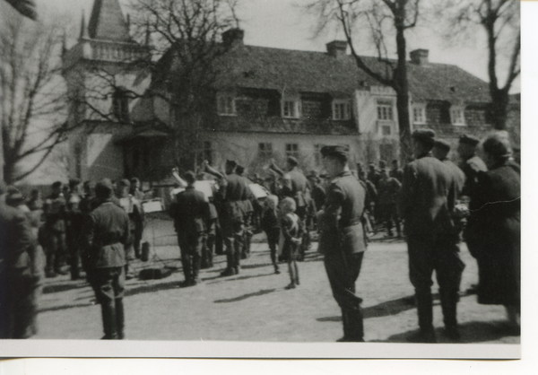 Sehmen, Platzkonzert vor dem Gutshaus