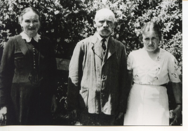 Lomp Kr. Bartenstein, Ziegelei, Franz Tiedtke mit Frau Johanne, geb. Rohde und Tochter Elisabeth, verh. Krause