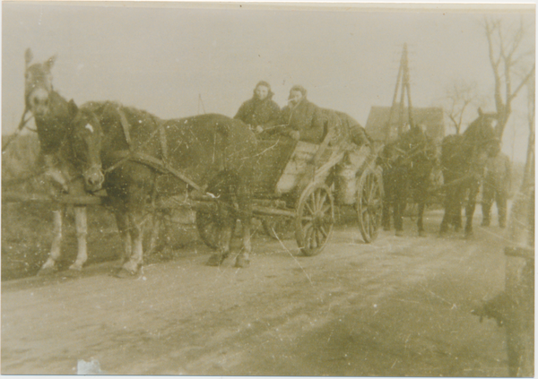 Weidenkreuz, OT Klein Weidenkreuz, Treckwagen der Familie Klein