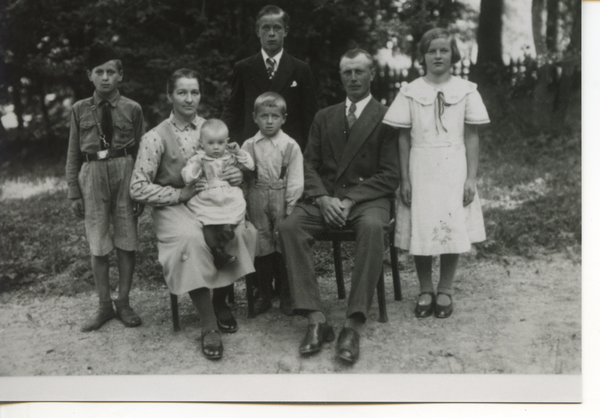 Perkau, Otto und Ida Hemp, geb. Tolksdorf mit ihren Kindern