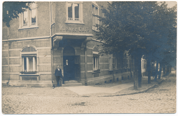 Stallupönen, Rathausstraße / Ecke Schirwindter Straße, Wiener Café