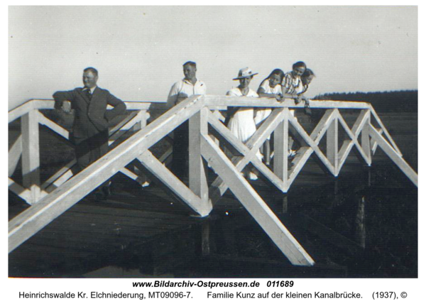 Heinrichswalde, Familie Kunz auf der kleinen Kanalbrücke