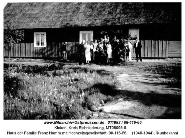 Kloken, Haus der Familie Franz Hamm mit Hochzeitsgesellschaft, 08-116-66