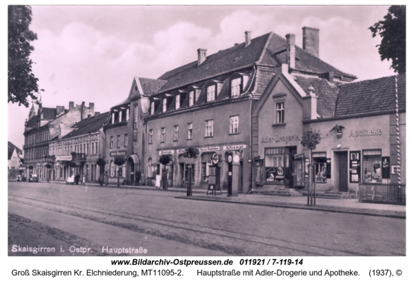 Kreuzingen, Hauptstraße mit Adler-Drogerie und Apotheke