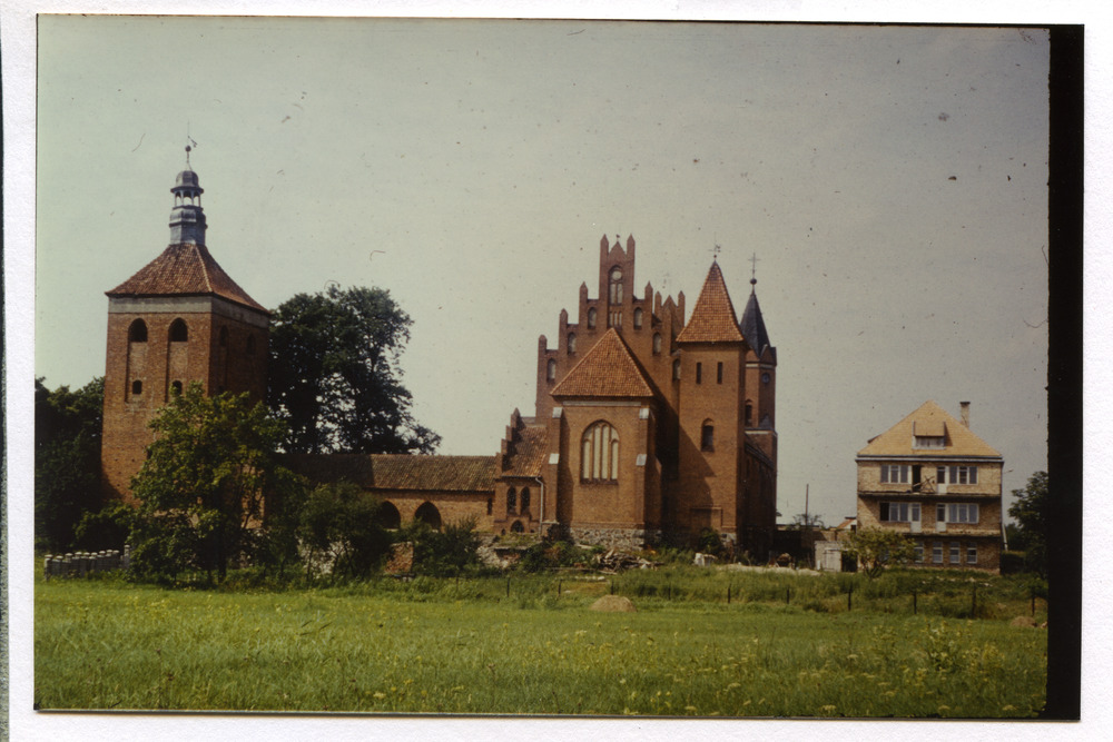 Liebemühl (Miłomłyn), Kath. Kirche und kath. Pfarrhaus