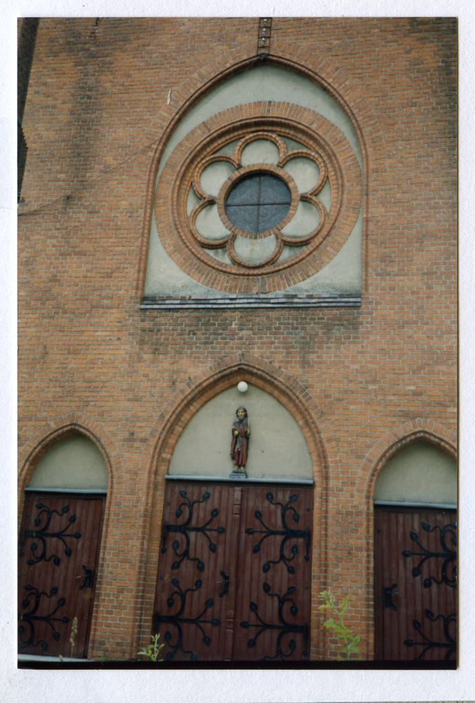 Liebemühl (Miłomłyn), Kath. Kirche, Portalteilansicht