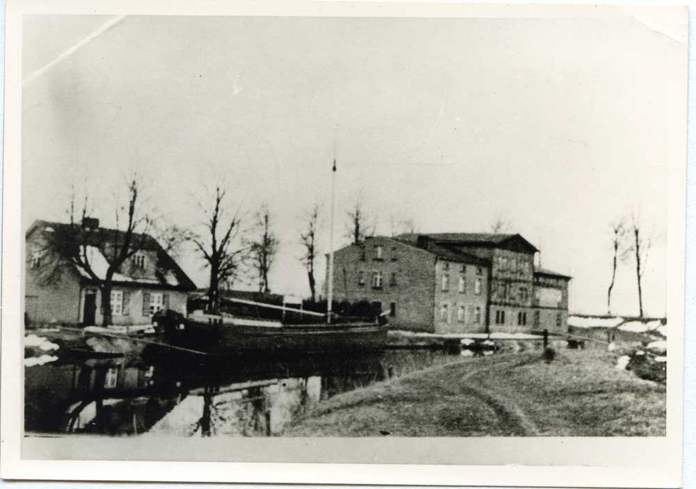 Liebemühl, Speicher am Kanal (Winteraufnahme)