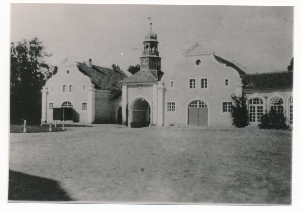 Gallingen Kr. Bartenstein, Schloß, Blick auf die Hofseite des Torhauses
