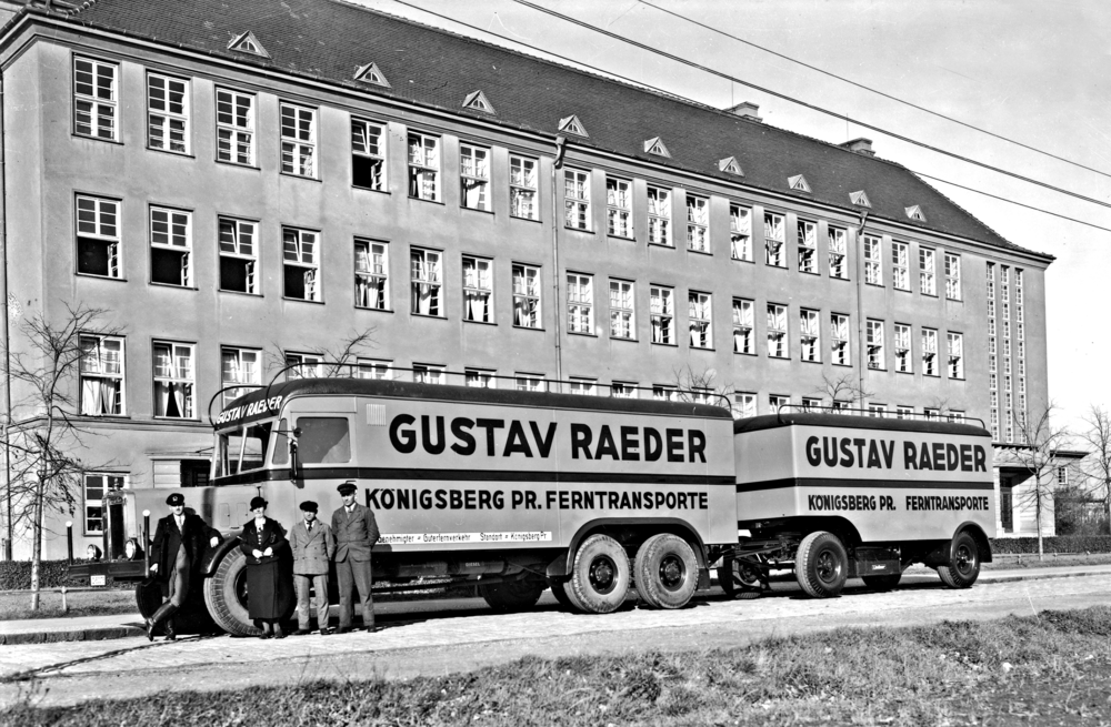 Königsberg (Pr.), Fahrzeugübergabe der Fa. Lindner AG an die Fa. Gustav Raeder in Ammendorf bei Halle/Saale