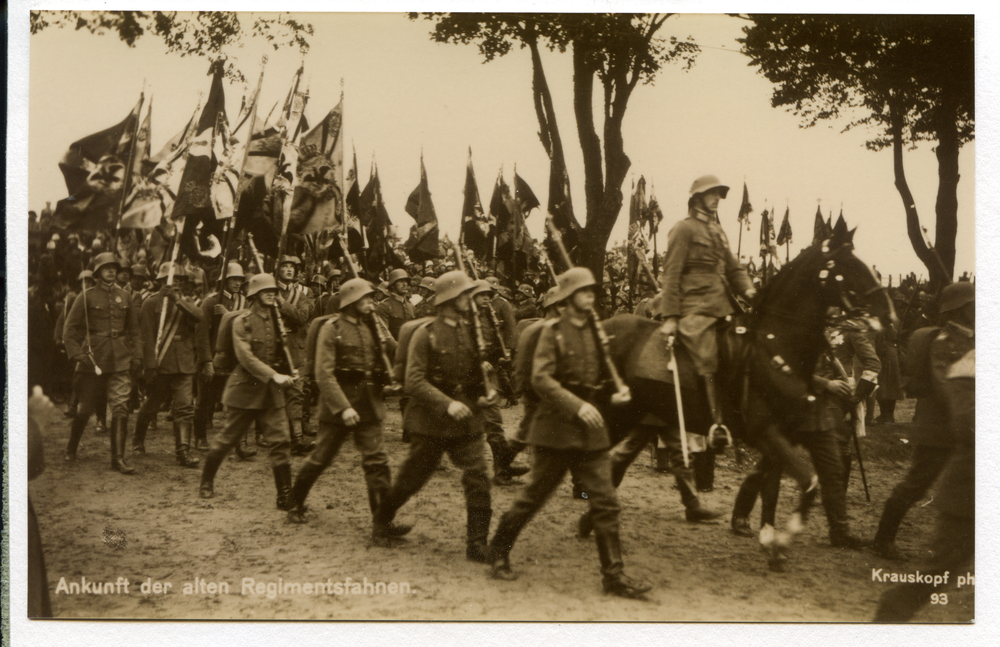 Hohenstein Kr. Osterode, Stadt, Tannenberg-Nationaldenkmal, Einweihung, Ankunft der alten Regimentsfahnen