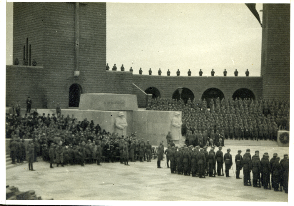 Hohenstein Kr. Osterode, Reichsehrenmal Tannenberg, Überführung von Hindenburgs Sarg in die Gruft