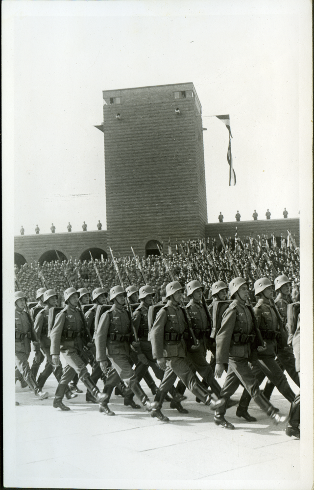 Hohenstein Kr. Osterode, Reichsehrenmal Tannenberg, Überführung von Hindenburgs Sarg in die Gruft