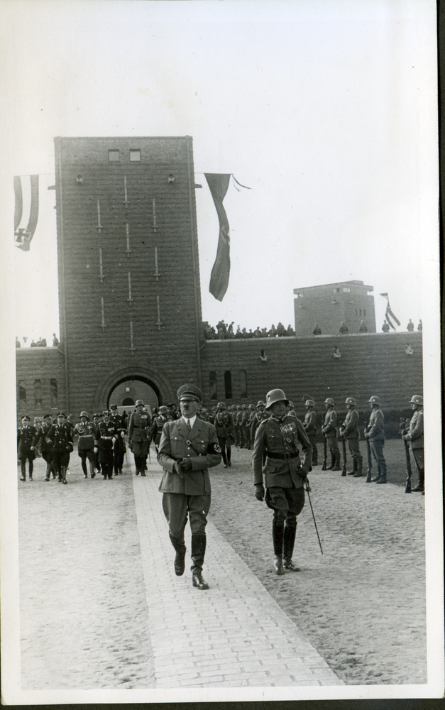 Hohenstein Kr. Osterode, Reichsehrenmal Tannenberg, Überführung von Hindenburgs Sarg in die Gruft