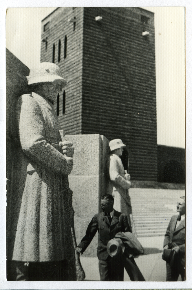 Hohenstein Kr. Osterode, Reichsehrenmal Tannenberg, Eingang zur Hindenburggruft...