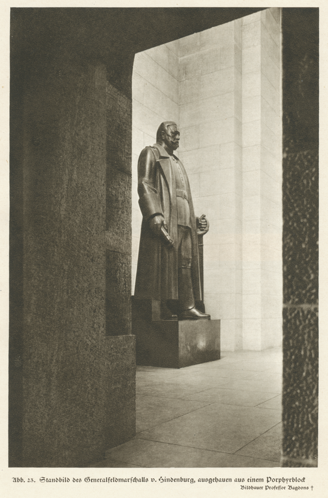 Hohenstein Kr. Osterode, Reichsehrenmal Tannenberg, Hindenburg-Standbild im Hindenburgturm (Hindenburg-Ehrenhalle)