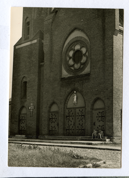 Liebemühl (Miłomłyn), Kath. Kirche, Blick zum Eingangsportal