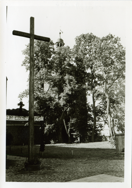 Liebemühl (Miłomłyn), Hochkreuz am Glockenturm der kath. Kirche