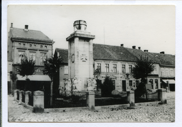 Liebemühl, Markt, Kriegerdenkmal