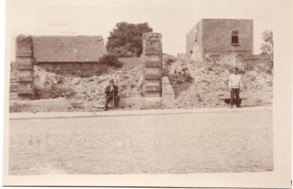 Liebemühl (Miłomłyn), Bäcker Gustav Kerst mit Sohn Waldemar am Markt...