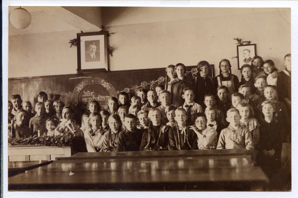 Liebemühl, Stadtschule (Volksschule ?) Klassenaufnahme