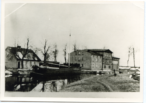 Liebemühl, Speicher am Kanal (Winteraufnahme)