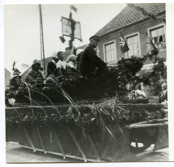 Liebemühl, 600-Jahrfeier, Festzug, Wagen der Kanalschiffer