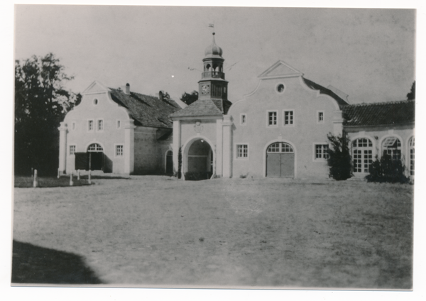 Gallingen Kr. Bartenstein, Schloß, Blick auf die Hofseite des Torhauses